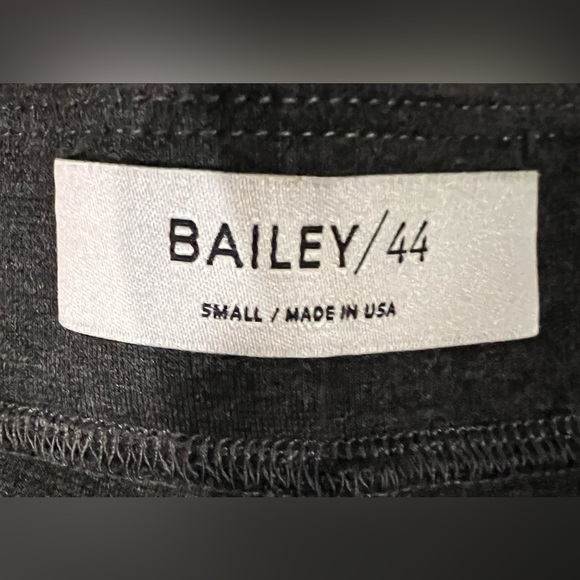 Bailey 44 Crop Flare pull on Pant gray size Small - Picture 3 of 4